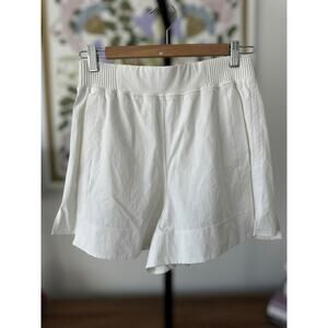 Lululemon White Stretch Woven Relaxed-Fit High-Rise Short 4" with Pockets Size M